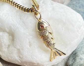 Luminous Tide/// Gold Fish Charm Necklace (EPJ-N1AA58)