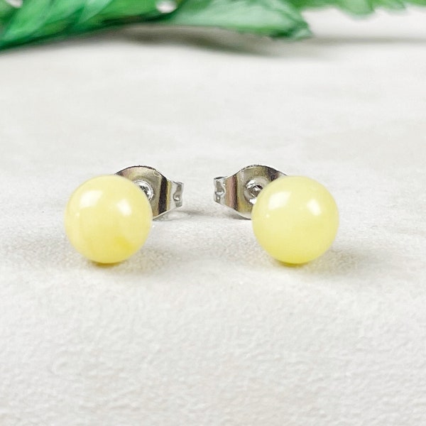 Silver 6mm Yellow Amber Orb Stud Earrings (EPJ-ERBA13-YA)