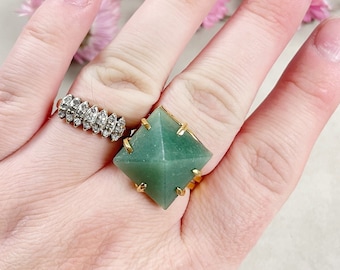 Gold Green Aventurine Pyramid Gemstone Adjustable Ring (EPJ-RTD13-3)
