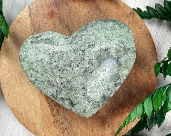 Prehnite Heart Carving, Gemstone Heart, Home Decor, Paper Weight (EPJ-HDHA20-1)