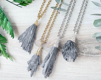 Collier à pendentif en cyanite noire (EPJ-NAWG19)