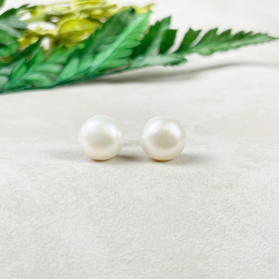 Silver 8mm Freshwater Pearl Orb Stud Earrings (EPJ-ERBA10-PL)