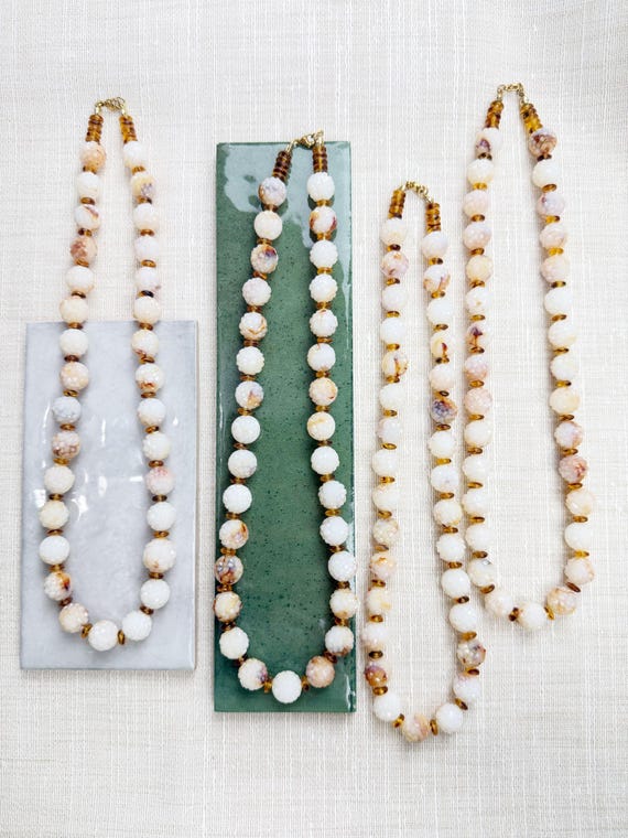 Honey Cream// Vintage Textured Acrylic & Glass Beaded Necklace (EPJ-NSE37)