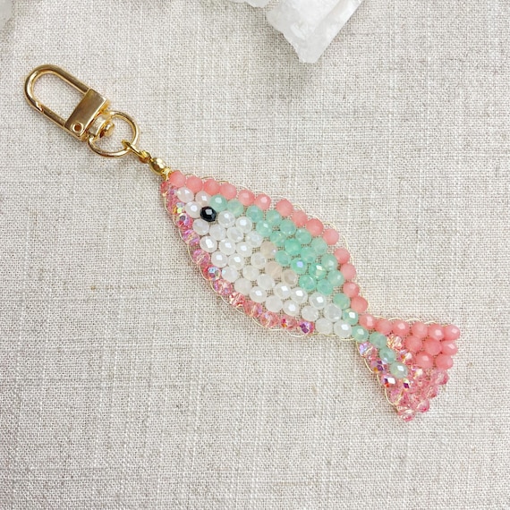 Splashie// Blush Glass Beaded Fish Charm Keychain (EPJ-KCA11-BS)