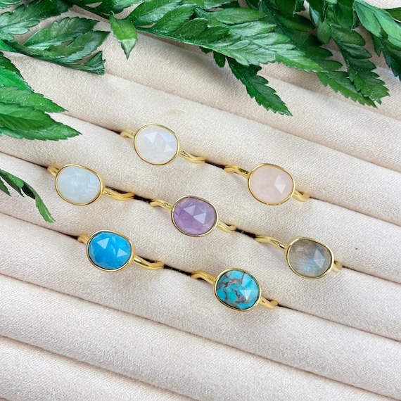 Thes Ring: Gemstone Gold Wavy Ring (EPJ-RRAA14)