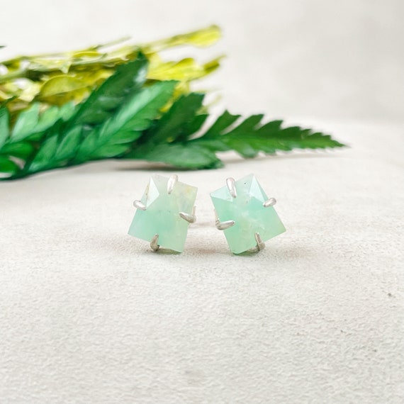 Chrysoprase Prong Trapezoid 925 Silver Stud Earrings (EPJ-E3BAA11-CS)