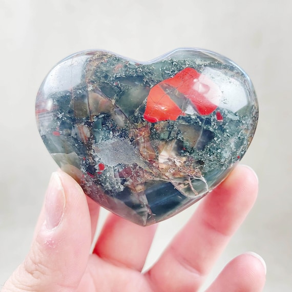 Bloodstone Heart Carving  *|Protection, Healing|* (EPJ-HDHA26-2)