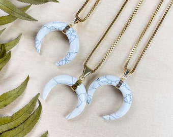 Gold White Magnesite Crescent  Moon Necklace (EPJ-N24A74)