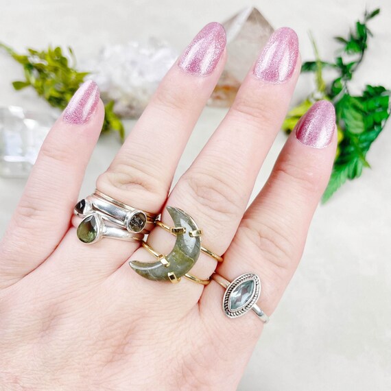 Gold Labradorite Moon Statement Wire Ring (EPJ-RSA11-4)