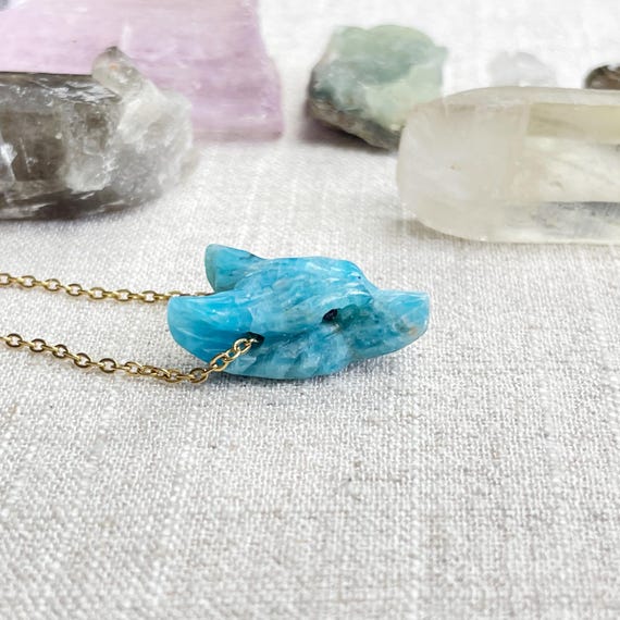 Mini Apatite Carved Wolf Necklace (EPJ-WAAA12)