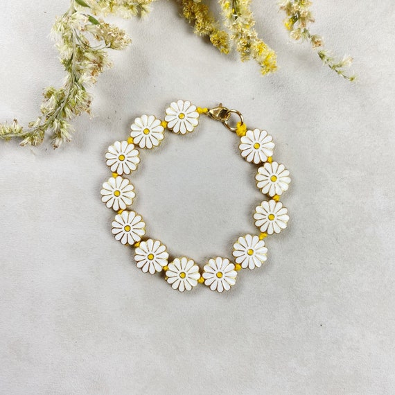 Cream Gold Daisy Flower Handknotted Bracelet (EPJ-MMBB23-CR)