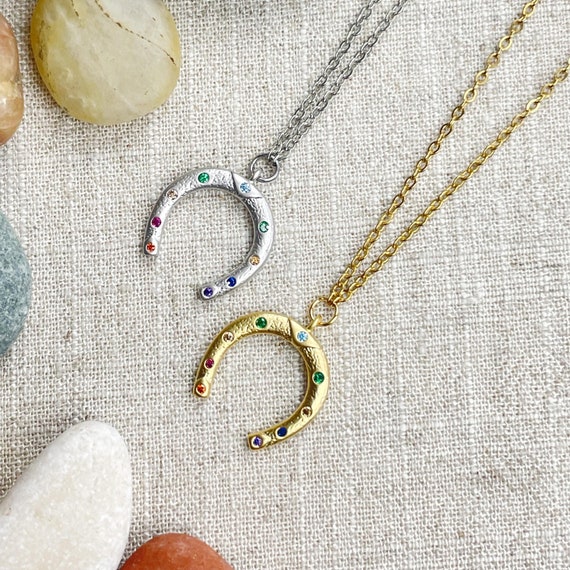 Rainbow Luck/// Mattel Horseshoe Luck Charm Necklace (EPJ-N1AA62)