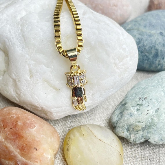 Hand of Grace/// Gold Hand Charm Necklace (EPJ-N1AA64)