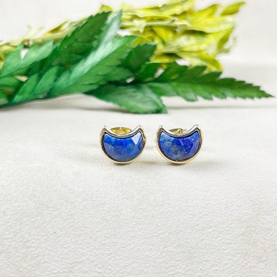 Lapis Lazuli Crescent Moon Bezel Stud Earrings (EPJ-E3BAA15-LL)