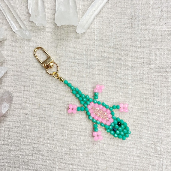 Gator// Seafoam Glass Beaded Alligator Charm Keychain (EPJ-KCA13-SF)