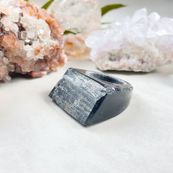 Tourmaline with Hematite Rough Carved Ring -Size 7 (EPJ-RCGA17-17)