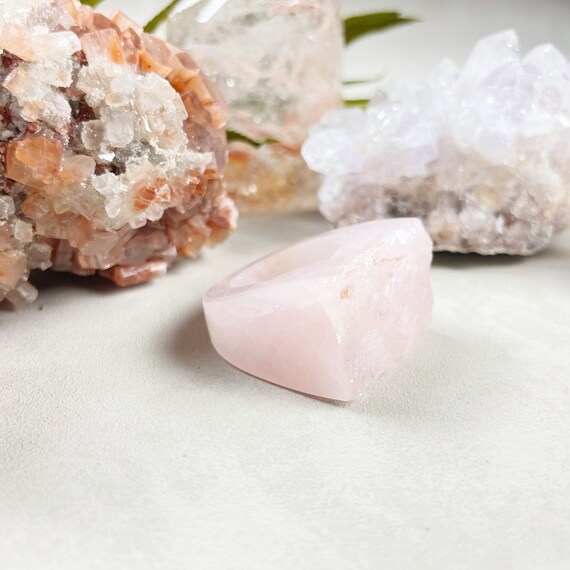 Rose Quartz Rough Carved Ring -Size 7.5 (EPJ-RCGA21-24)