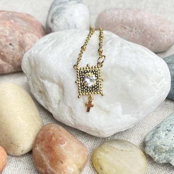 Devotion Amulet/// Gold Tag Heart Cross Charm Necklace (EPJ-N1AA70)