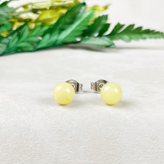 Silver 6mm Yellow Amber Orb Stud Earrings (EPJ-ERBA13-YA)