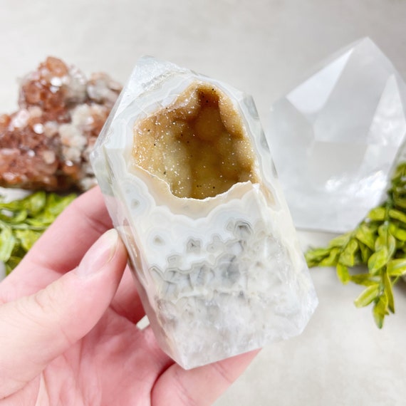 Grey Beige Druzy Quartz Agate Tower (EPJ-HOP12-57)