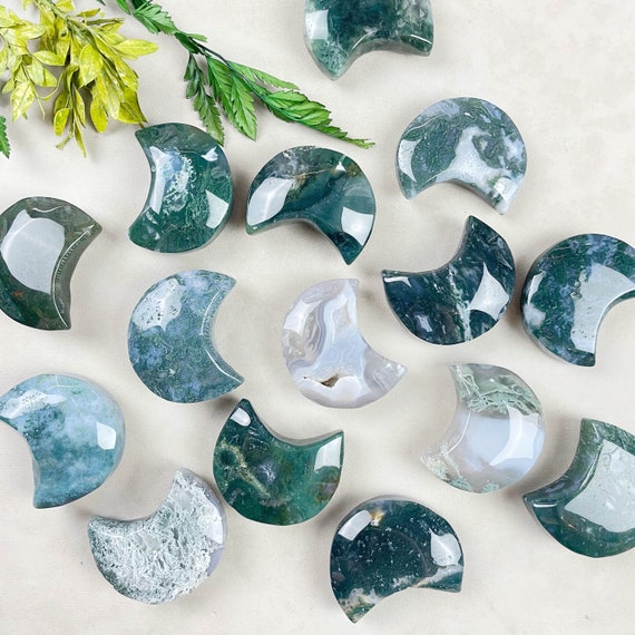 Moss Agate Crescent Moon Carving (EPJ-HDHB18)