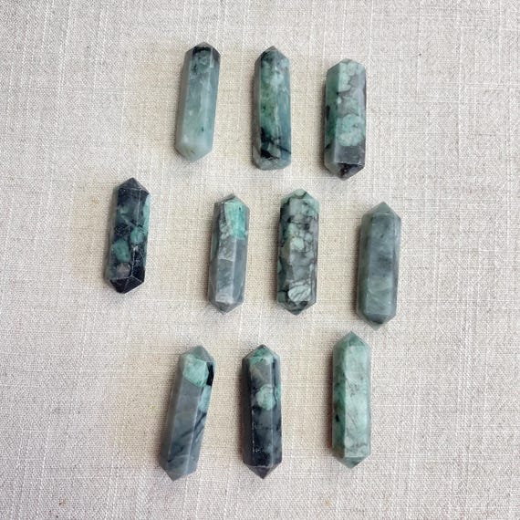 Emerald Double Terminated Point Carving (EPJ-HCAA55-EM)