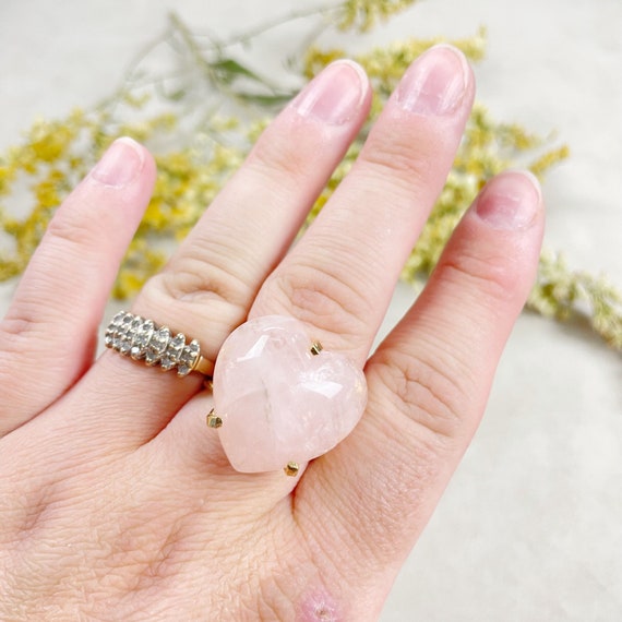 Gold Rose Quartz Heart Statement Wire Ring (EPJ-RA10-RQ-4)