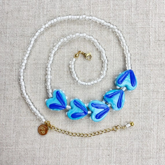 Lovie/// White Blue Heart Lampwork Glass Beaded Necklace (DEJ-BBCD13-WB)