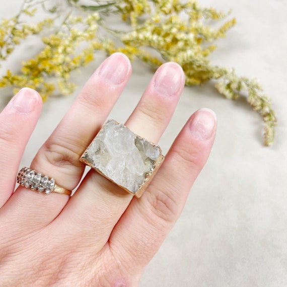Semi Gold Crystal Quartz Agate Carved Druzy RIng- Size 7.75 (EPJ-RCBB10-12)