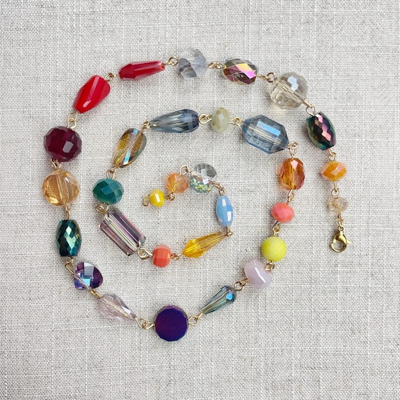 Aura Rosie/// Colorful Crystal Rosary Beaded Necklace (DEJ-BBCC10-2)