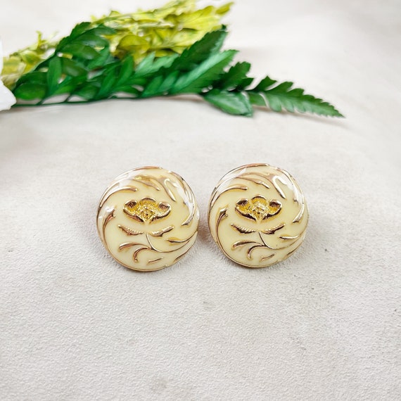 Cream Enamel Floral Gold Stud Earrings, Gold Large Flower Rose Studs, Enamel Statement Earrings (EPJ-EF20AAA12)