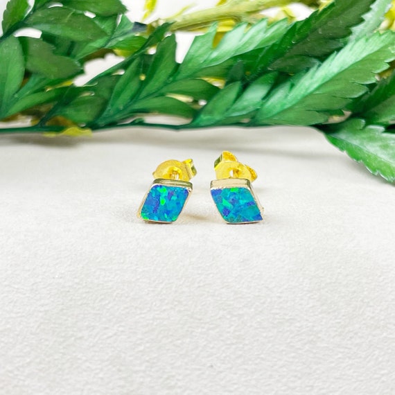Blue Fire Opal Kite Stud Earring (EPJ-ESAA14-B)
