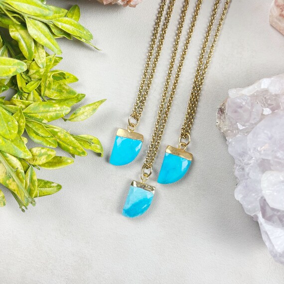 Gold Turquoise Mini Horn Necklace (EPJ-NAAE26)