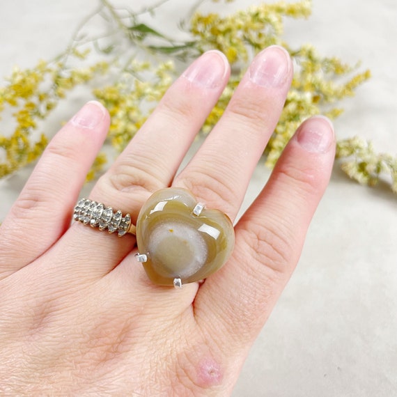 Silver Agate Heart Statement Wire Ring (EPJ-RA10-AG-3)