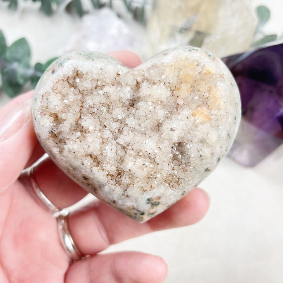 Cream Agate Druzy Geode Heart Carving (EPJ-HDAA10-8)