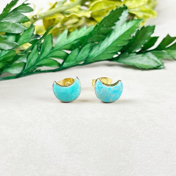 Gold Turquoise Crescent Moon Stud Earrings (GSS40)