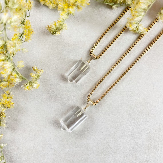 Gold Clear Quartz Point Charm Necklace (EPJ-NA34-CQ)