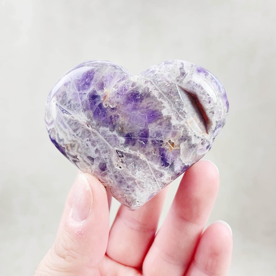 Chevron Amethyst Heart Carving (EPJ-HDHA17-19)