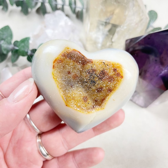 Yellow Agate Druzy Geode Heart Carving (EPJ-HDAA10-6)