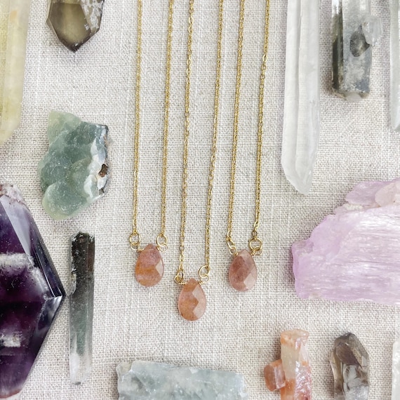 Red Aventurine Faceted Teardrop Delicate Necklace (EPJ-NAAE43-RA)