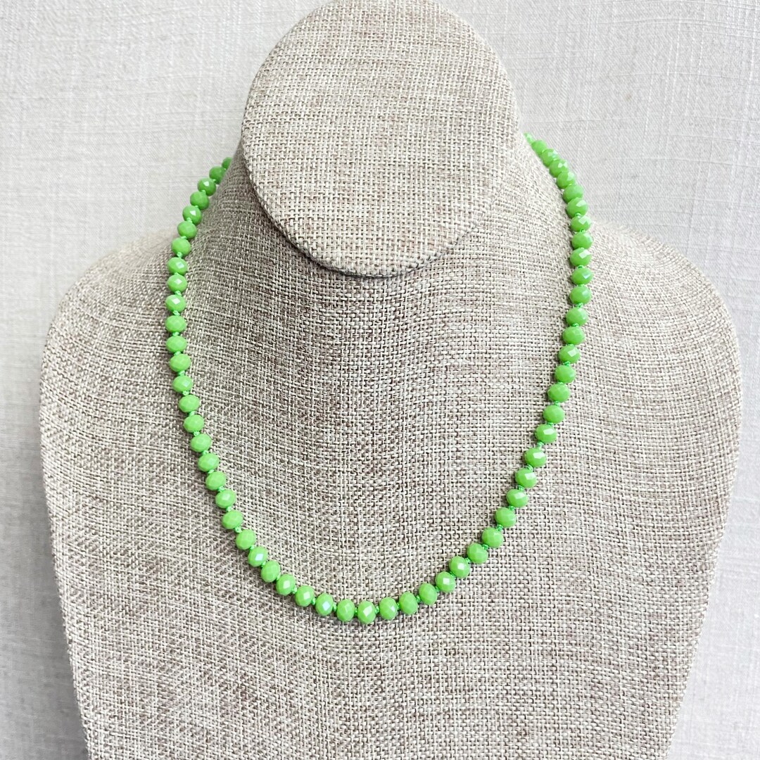バーブ// 不透明グリーンクリスタルビーズハンドノットネックレス (EPJ