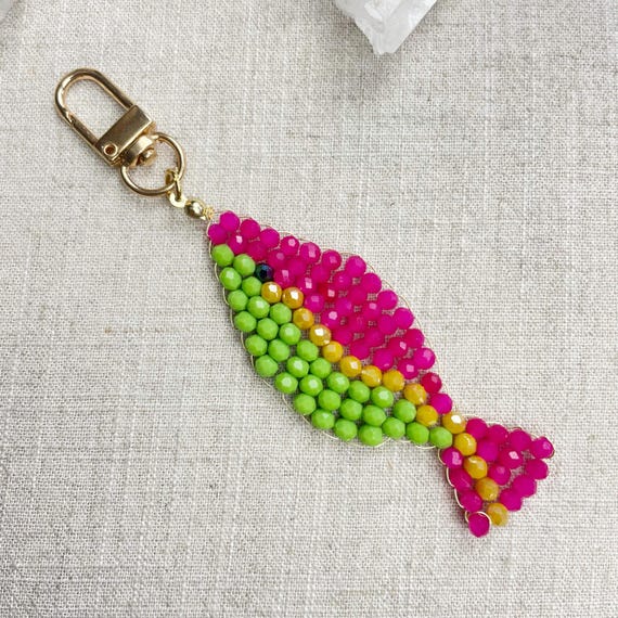 Splashie// Berry Glass Beaded Fish Charm Keychain (EPJ-KCA11-BR)