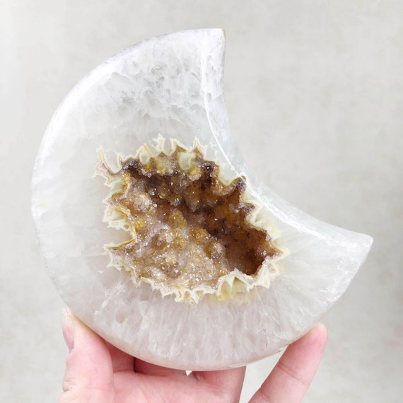 Cream Brown Agate Druzy Geode Moon Carving (EPJ-HDSS27-20)