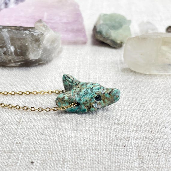 Mini African Turquoise Carved Wolf Necklace (EPJ-WAAA33)