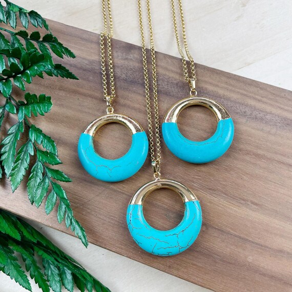 Gold Blue Howlite Circle Necklace (EPJ-NAWA34)