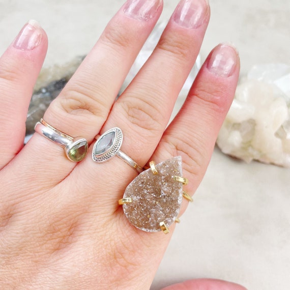 Gold Teardrop Druzy Statement Wire Ring (EPJ-ROAA16-4)