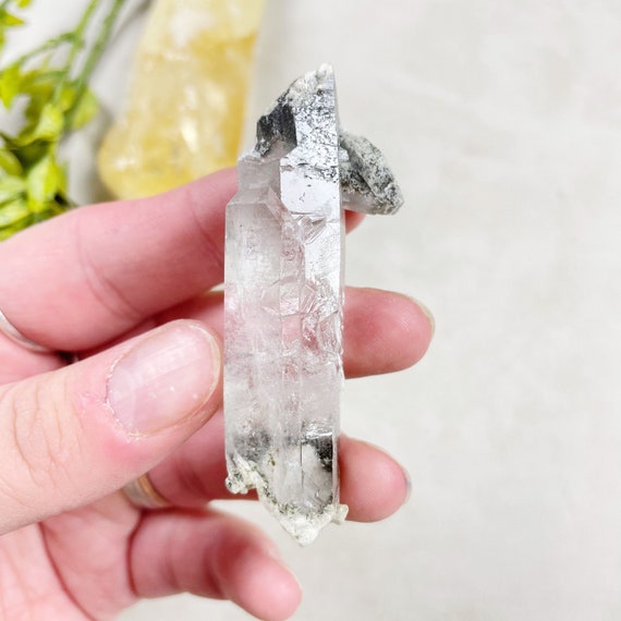 Chlorite in Lemurian Quartz Point (EPJ-HDO13-6)