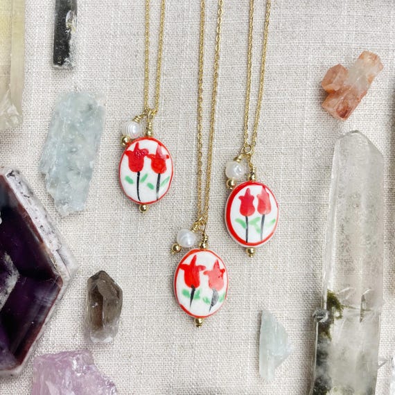 Red Tulip Ceramic Drop Pearl Delicate Necklace (EPJ-NAAE54-RD)