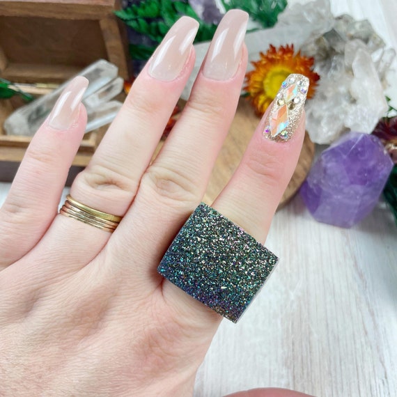 Rainbow Irridescent Titanium Agate Druzy Carved Ring- Size 11.25 (EPJ-RCGA14-1)