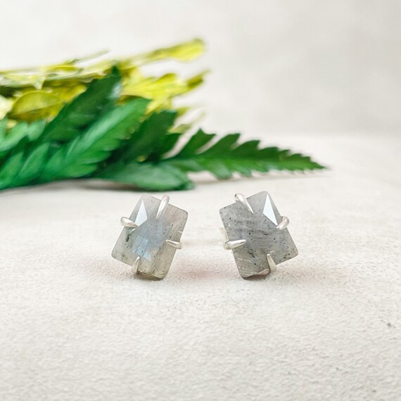 Labradorite Prong Trapezoid 925 Silver Stud Earrings (EPJ-E3BAA11-LB)